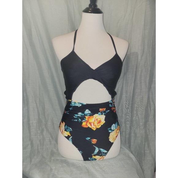 One Piece Swimsuit small - Picture 1 of 2